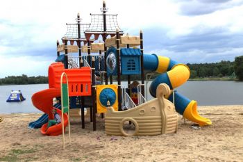 plac zabaw na plaży