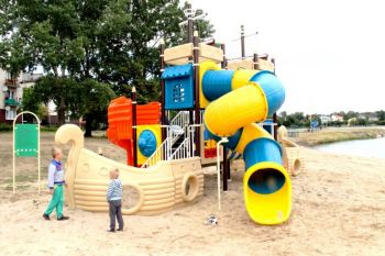 plac zabaw na plaży