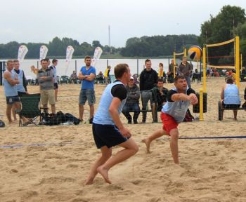 turniej siatkówki plażowej nad zalewem Mrożyczka