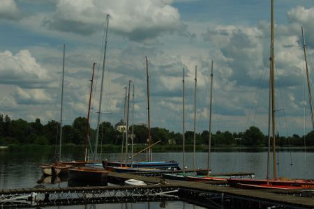 żaglówki nad zalewem Mrożyczka