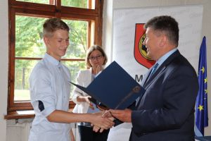 Nagrody Burmistrza Głowna dla najlepszych uczniów rozdane