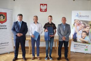 Nagrody Burmistrza Głowna dla najlepszych uczniów rozdane