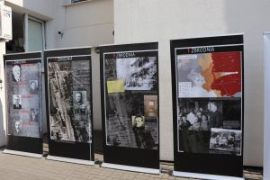 Odsłonięcie tablicy ku czci poległych policjantów