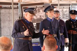 Odsłonięcie tablicy ku czci poległych policjantów