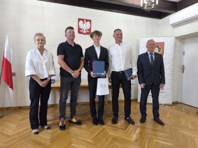 Uroczystość rozdania Nagród Burmistrza dla najlepszych uczniów w roku szkolnym 2024/25