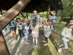 Przedszkolaki z MP nr 3 w ekologicznym ogródku dydaktycznym