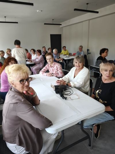 „Konwalia i Bez” – artystyczne warsztaty pełne kolorów i integracji podczas Głowieńskich Senioraliów